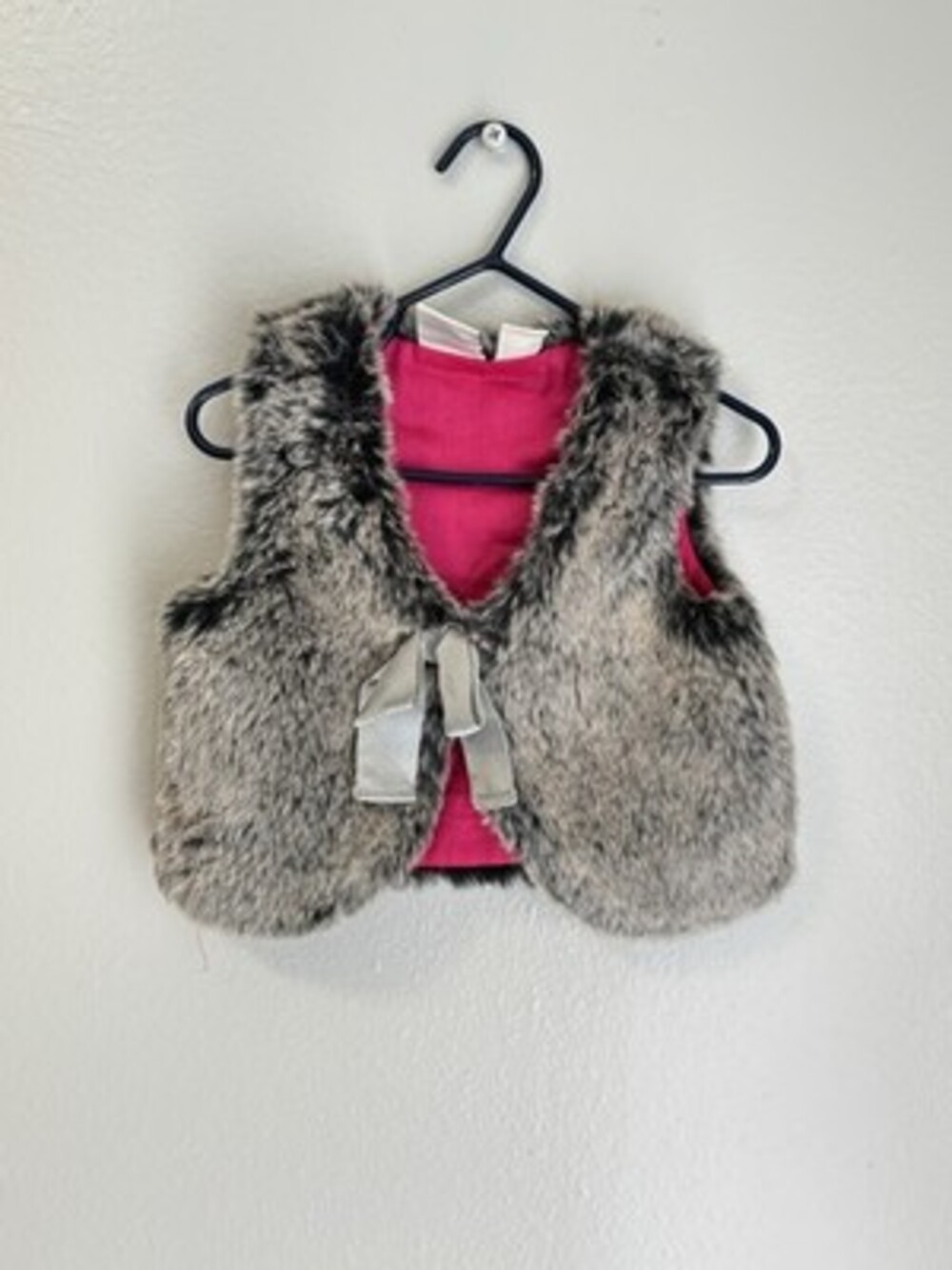 Hooray by Cynthia Rowley Faux Fur Vest Gray Pink Bow Lined 6-9 Months